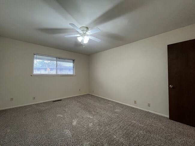 Building Photo - Midtown Quadplex with Pool- 3 bed, 2 bath