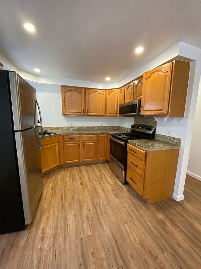 Building Photo - 1 Bedroom Home next to the Whitewater Park...