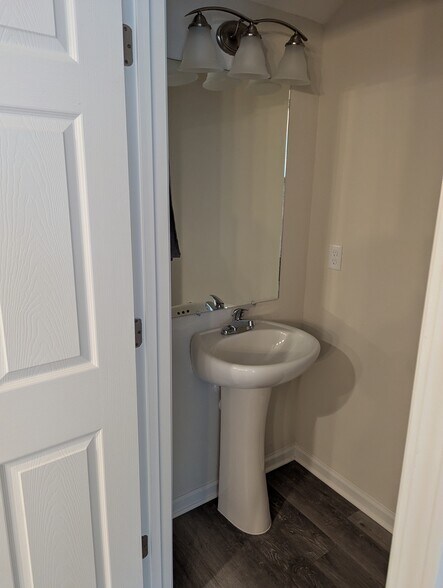 Building Photo - 1714 Cocoanut Rd