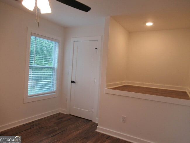 Building Photo - 765 Old Kerns Rd
