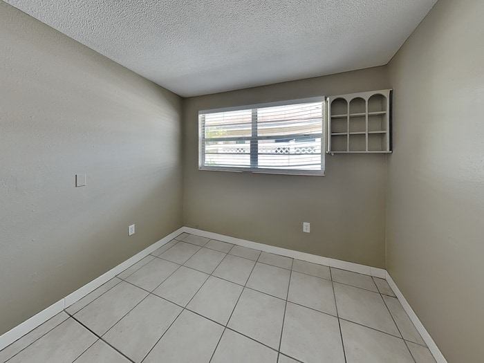 Building Photo - 2514 10th Ave Dr E