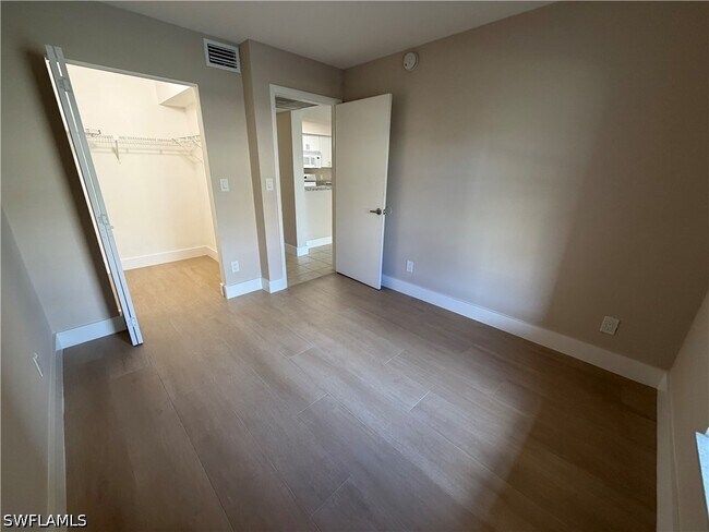 Building Photo - 5317 Summerlin Rd