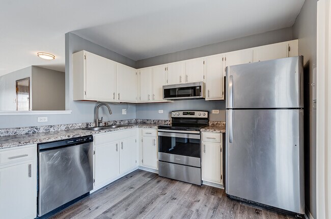 Building Photo - 190 S Waters Edge Dr