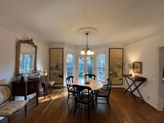 Building Photo - 2 Bedroom/ 2.5 Bath Townhome with 1 Car Ga...