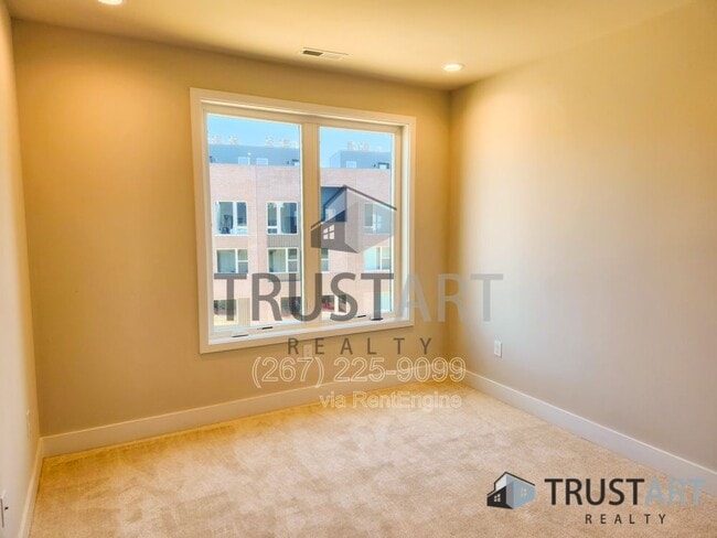 Building Photo - 3150 N Park Ave