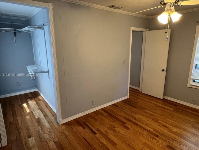 Building Photo - 606 SW 11th St