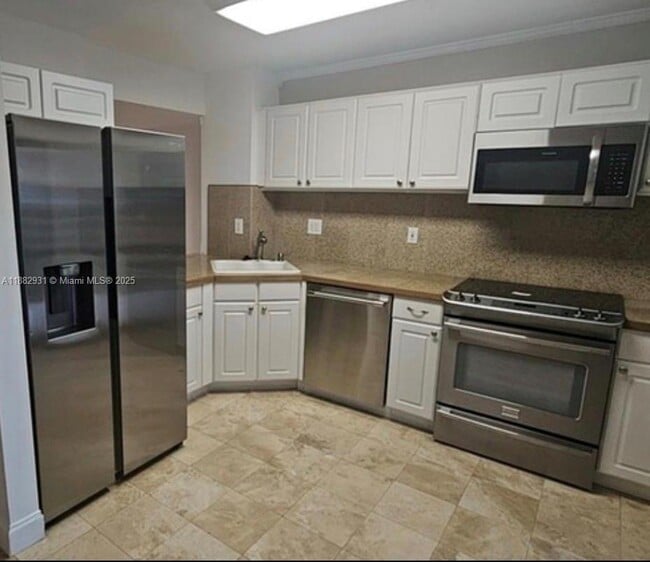 Building Photo - 7870 SW 102nd Ln