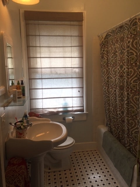 Building Photo - Charming bungalow available NOW in the heart of Colonial Williamsburg!