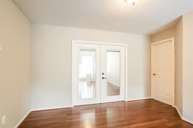 Building Photo - 7811 Cedar View St