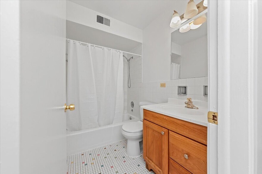 Building Photo - 600 McKinley Ave