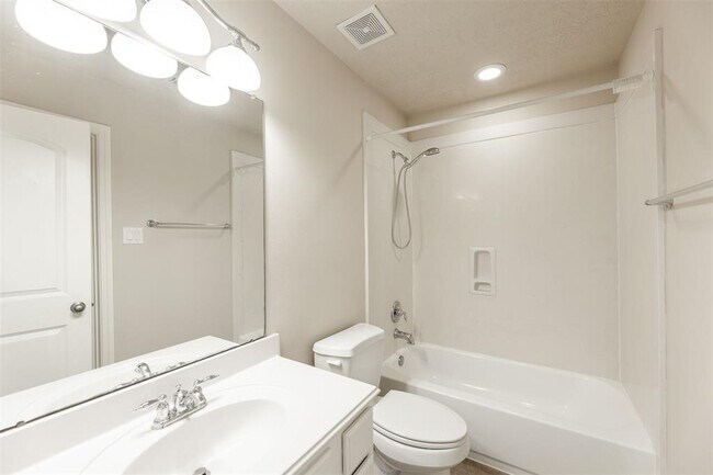Building Photo - 28506 Woodlark Dr