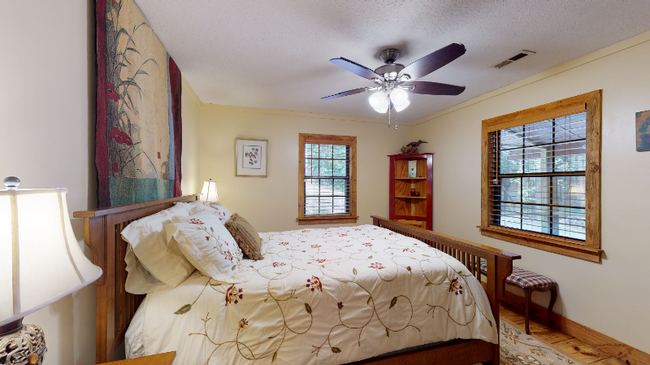 Building Photo - 121 Redbird Dr