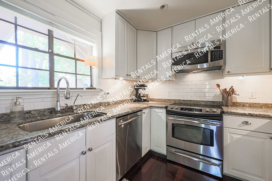 Building Photo - 5950 N 78th St