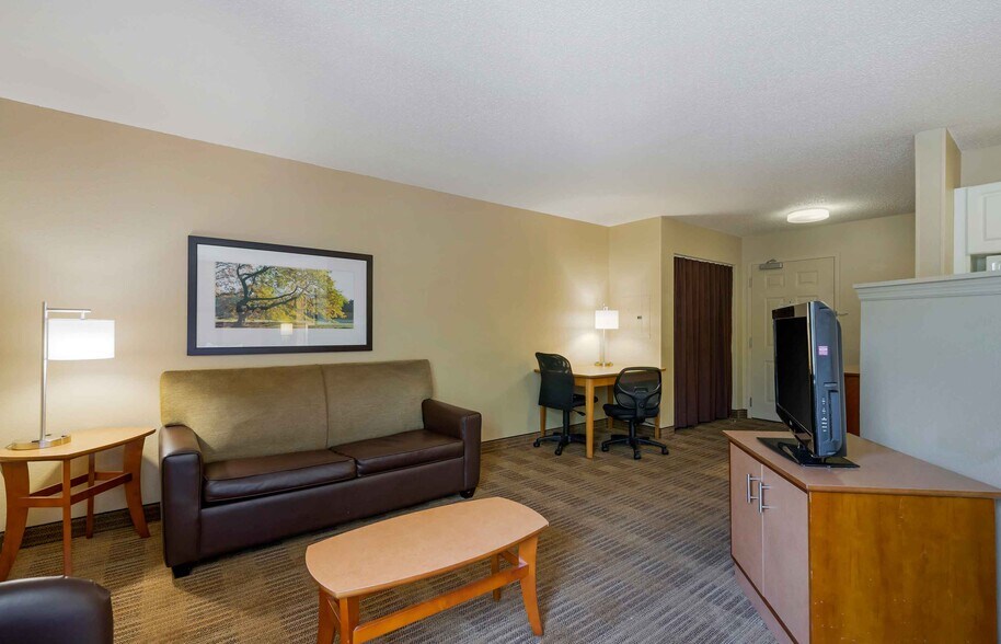Building Photo - Furnished Studio-Tampa - Airport - Memorial Hwy