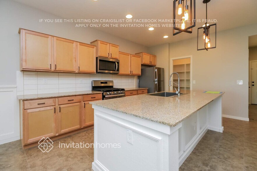 Building Photo - 35997 N Urika Dr