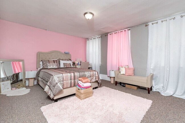 Building Photo - 3 bedroom in heart of South Side