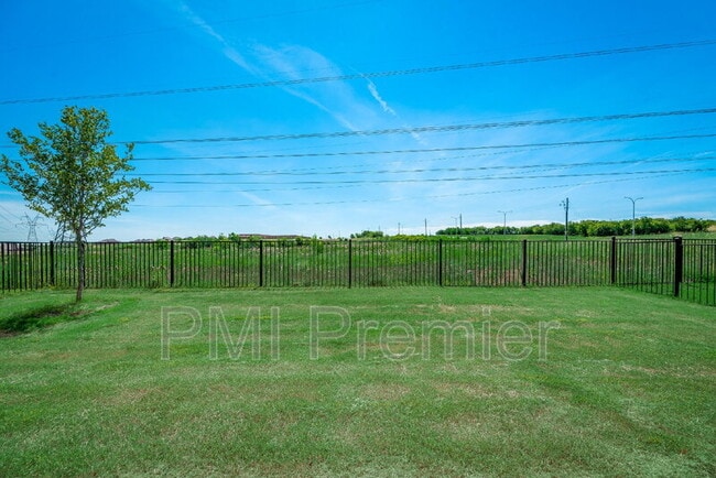 Building Photo - 15404 Pioneer Bluff Trail