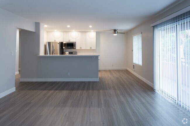 Interior Photo - Casa de Flores Apartments