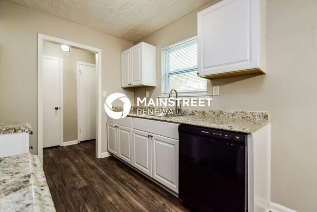 Building Photo - 3 Bedroom Pet-Friendly Home in Rex, GA with Main Street Renewal