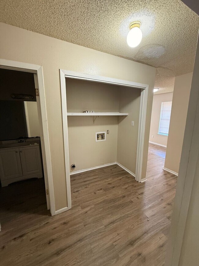 Building Photo - 106 Vieux Orleans Cir