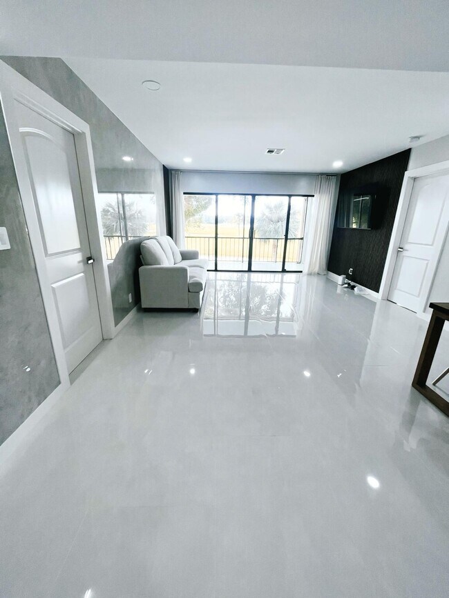 Building Photo - 1731 Presidential Way