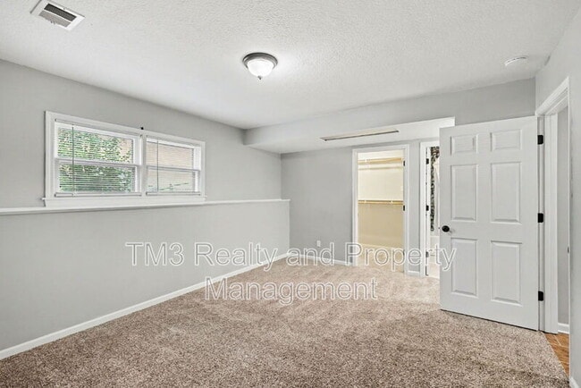 Building Photo - 15213 S Seminole Dr