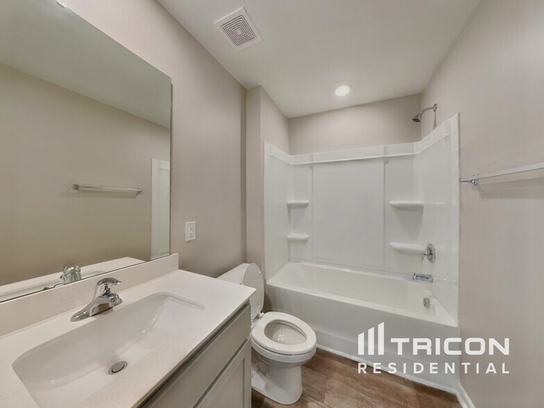 Building Photo - 5235 Ironwood Dr