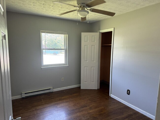 Building Photo - 1939 Bedinger Ct