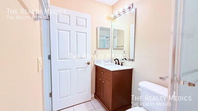 Building Photo - 359 Lansbrook Ln