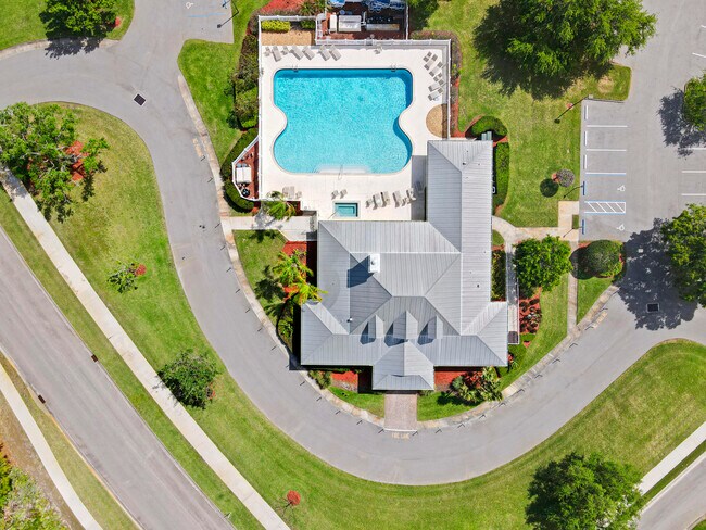 Building Photo - 692 NE Turtleback Trail