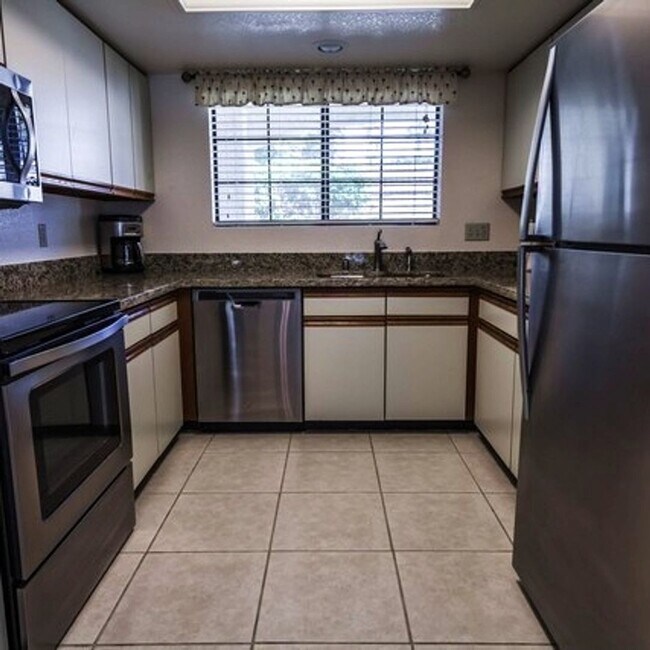 Building Photo - Stylish Palm Springs Oasis with Private Po...