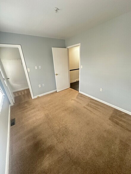 Building Photo - 814 Hr Dr SE