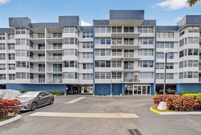 Building Photo - 16565 NE 26th Ave