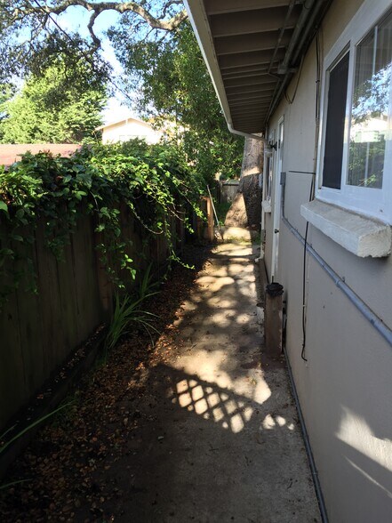 Building Photo - 1208 Lincoln Avenue