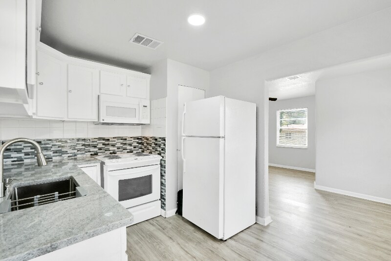 Building Photo - 140 Glenarm Pl