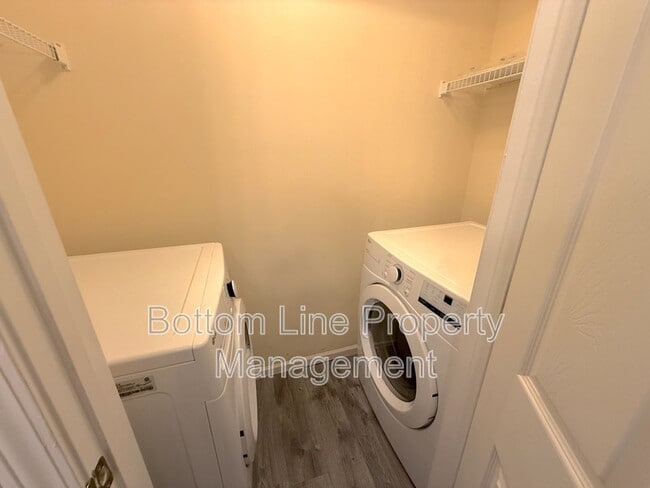 Building Photo - 224 Primrose Walk