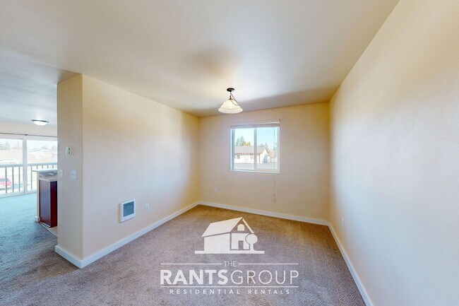 Building Photo - Cuter 2 Bed in the heart of Yelm!