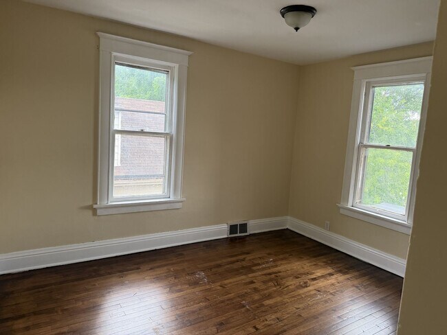 Building Photo - 5927-29-29A W Greenfield Ave