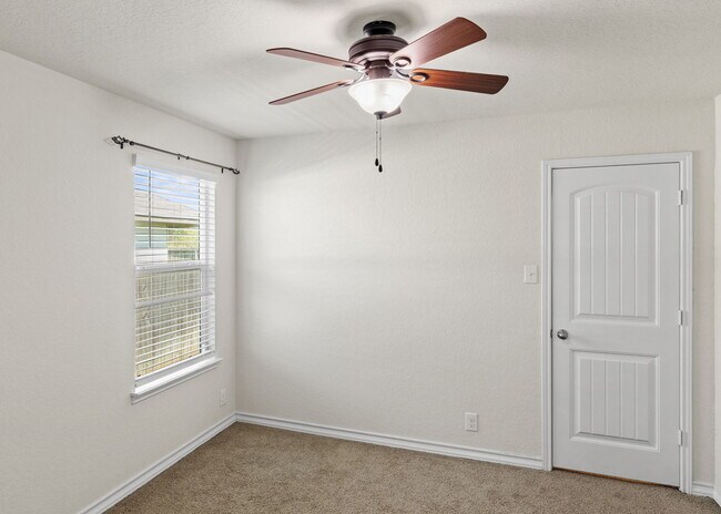 Building Photo - "4-Bedroom Haven in Cibolo with Spacious Living!"