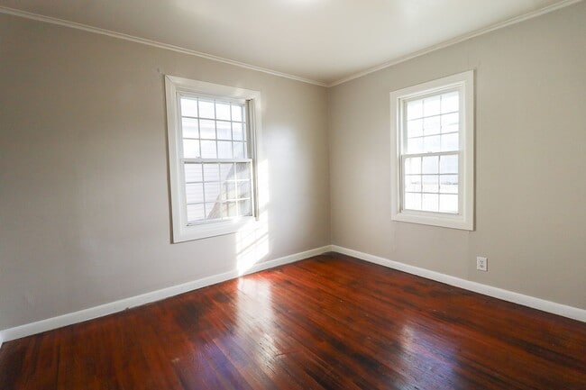 Building Photo - Beautifully Redone 3 Bedroom House! Available for Immediate Move in!