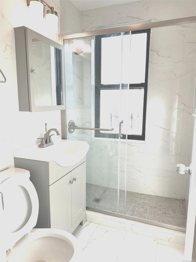 Building Photo - 150-11-150-72 72nd Rd