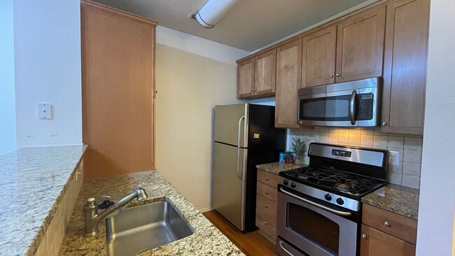 Building Photo - Lavish 1 BR/ 1 BA Condo in Bethesda!