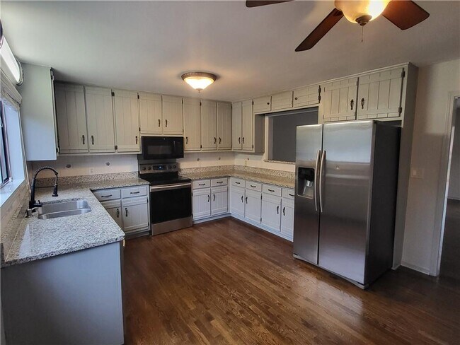 Building Photo - 2571 Rocky Springs Dr NE