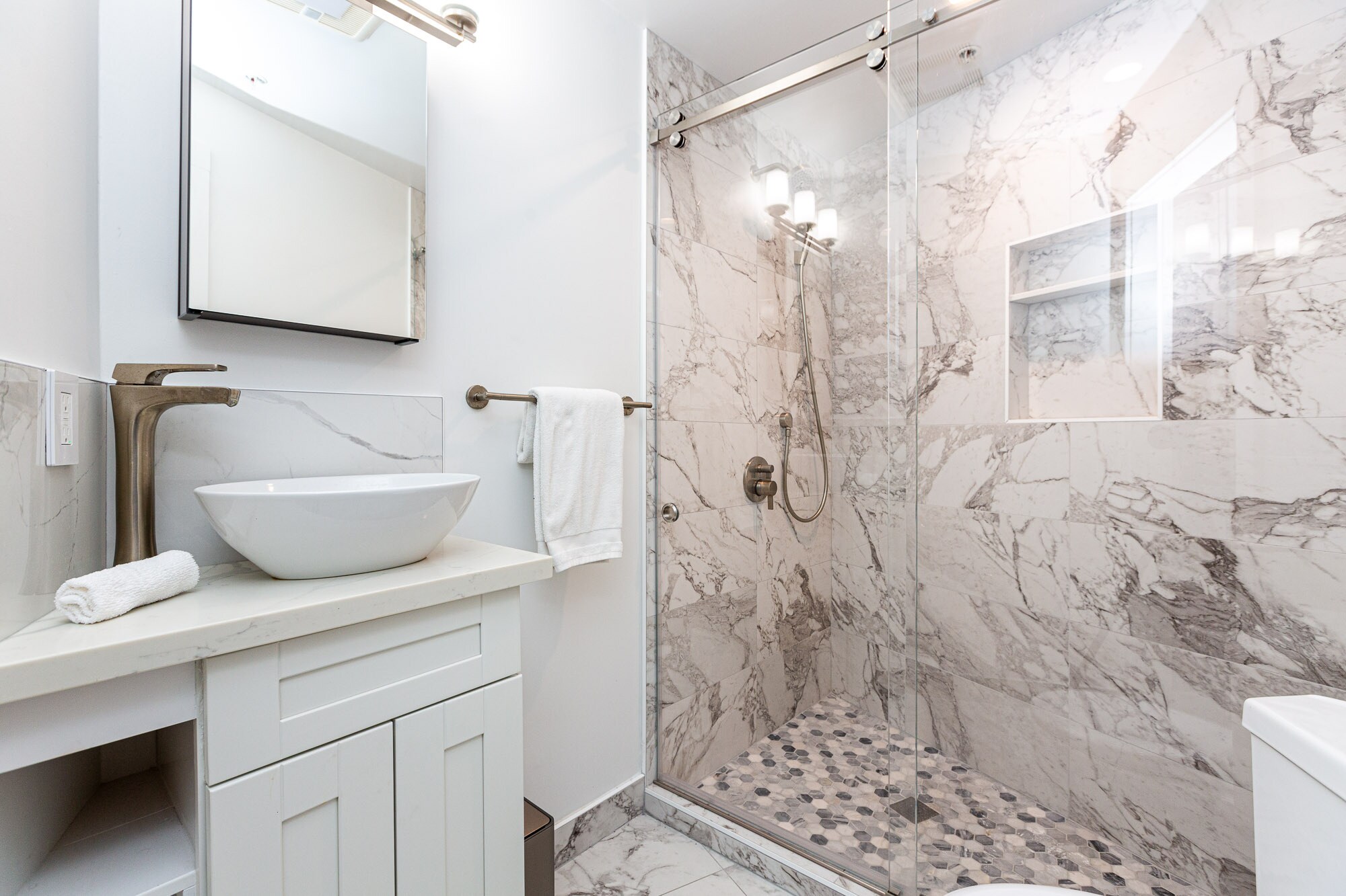 Building Photo - 346 1st St