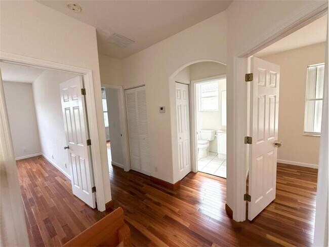 Building Photo - 1171 W Magnolia Cir