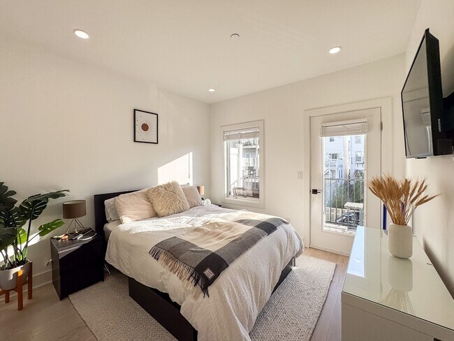 Building Photo - 231 Maverick St