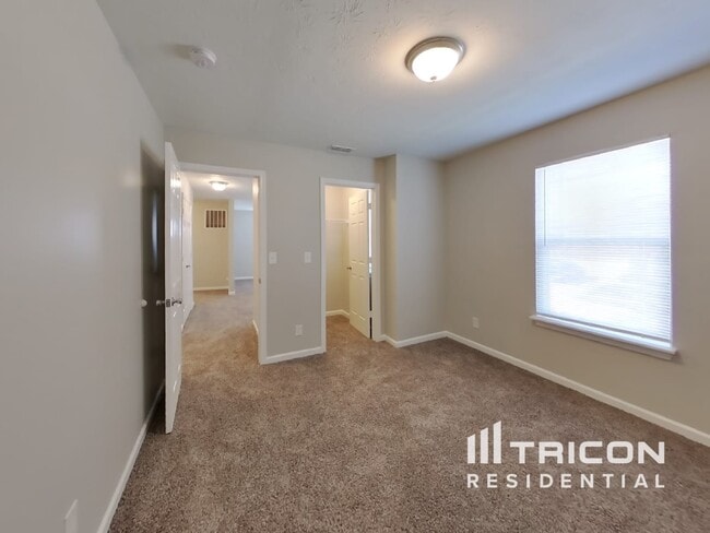 Building Photo - 718 Jefferson Park Dr