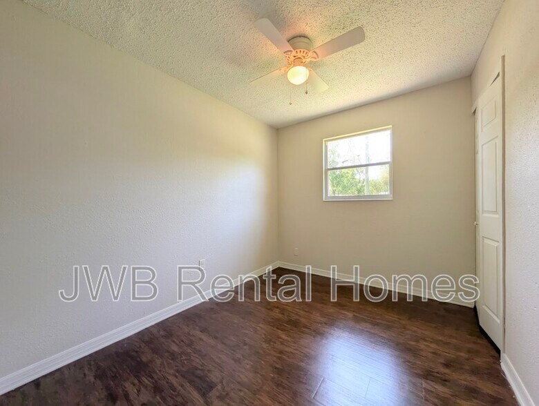 Building Photo - 2223 Eudine Dr W
