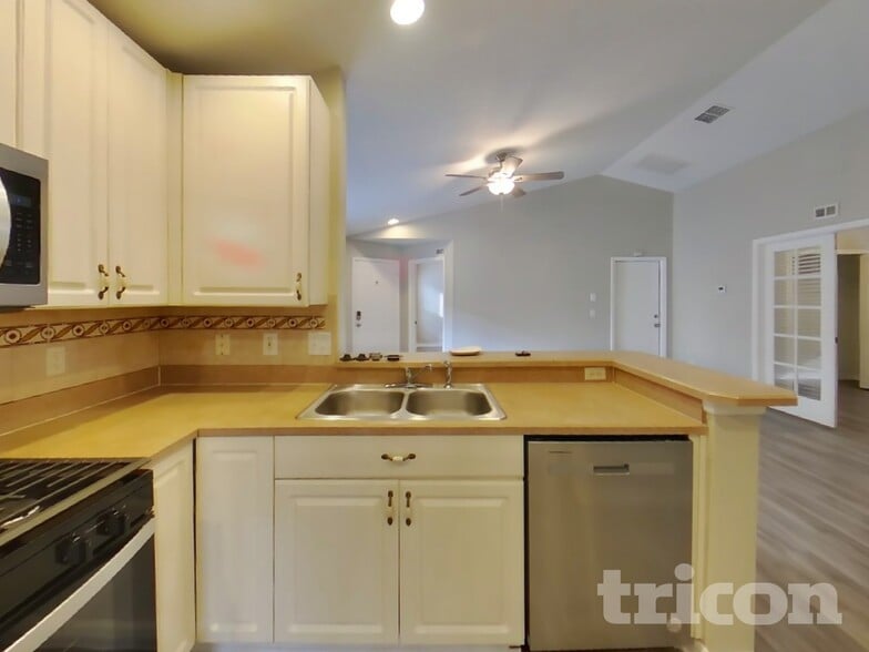 Building Photo - 14930 Deer Meadow Dr