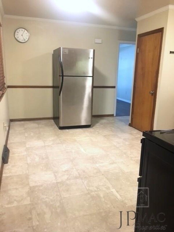 Building Photo - 703 Ikes Rd